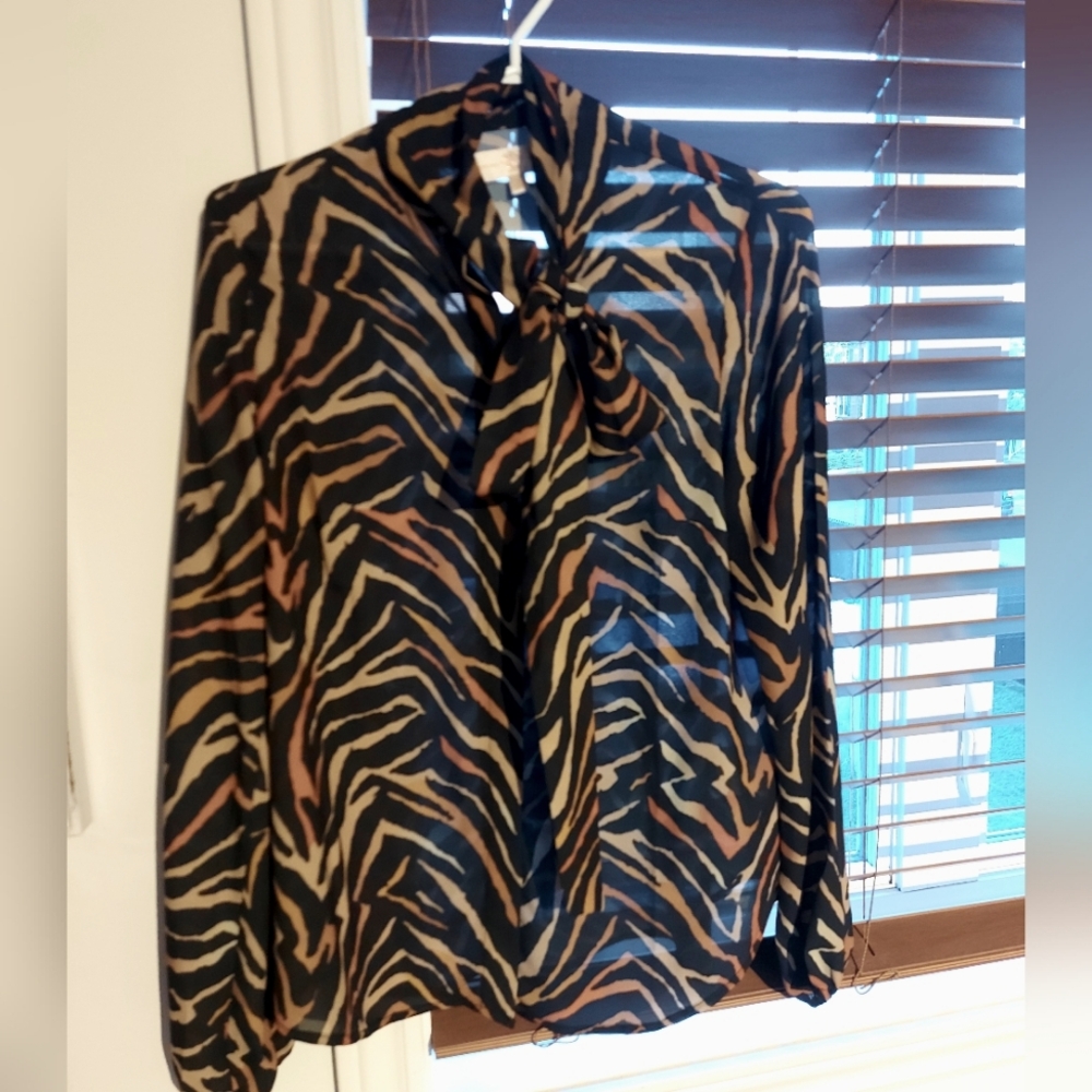 🧡🖤 Vanessa Williams Luxurious Zebra Print Blouse with Tie Neck